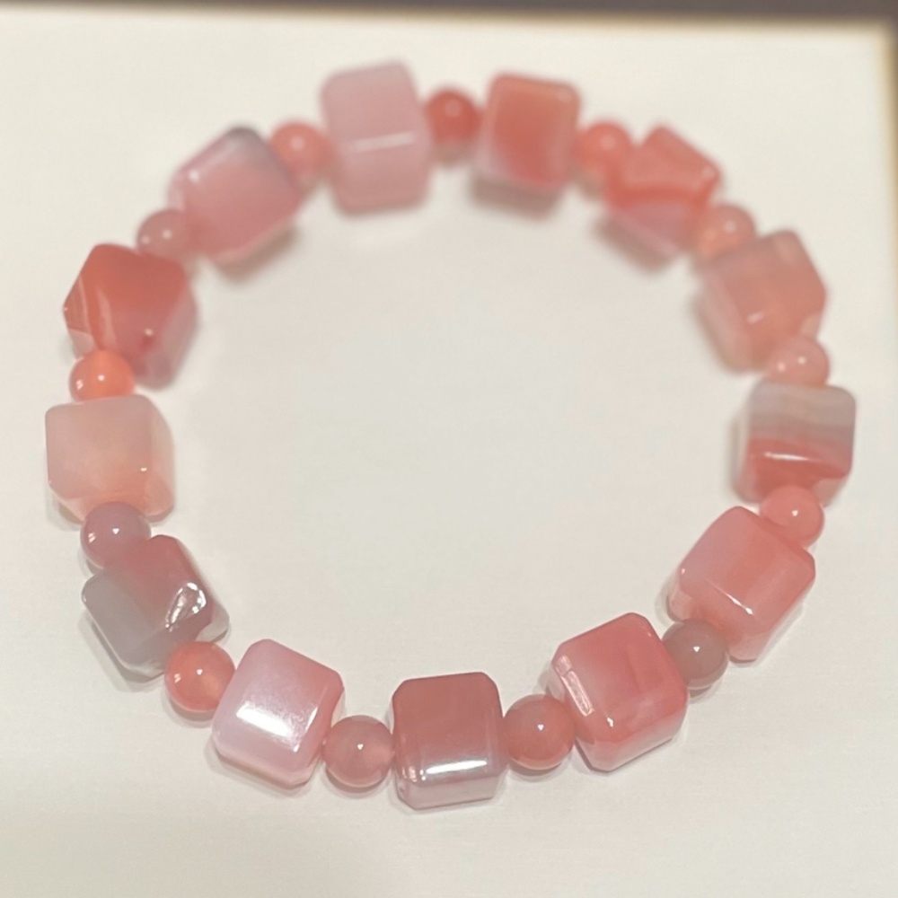 Yan Yaun agate cube stretch bracelet